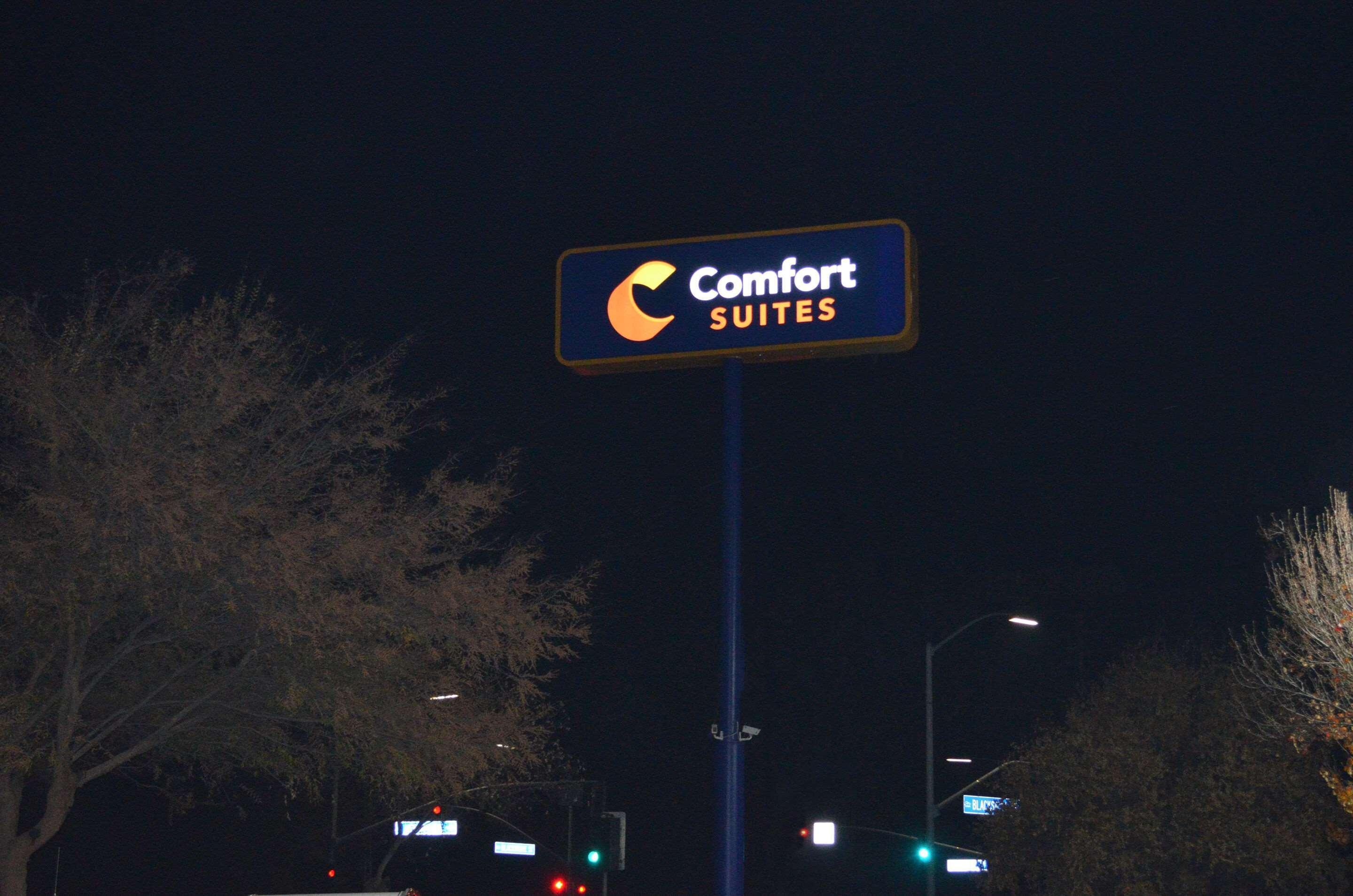 Comfort Suites Tulare Exterior photo