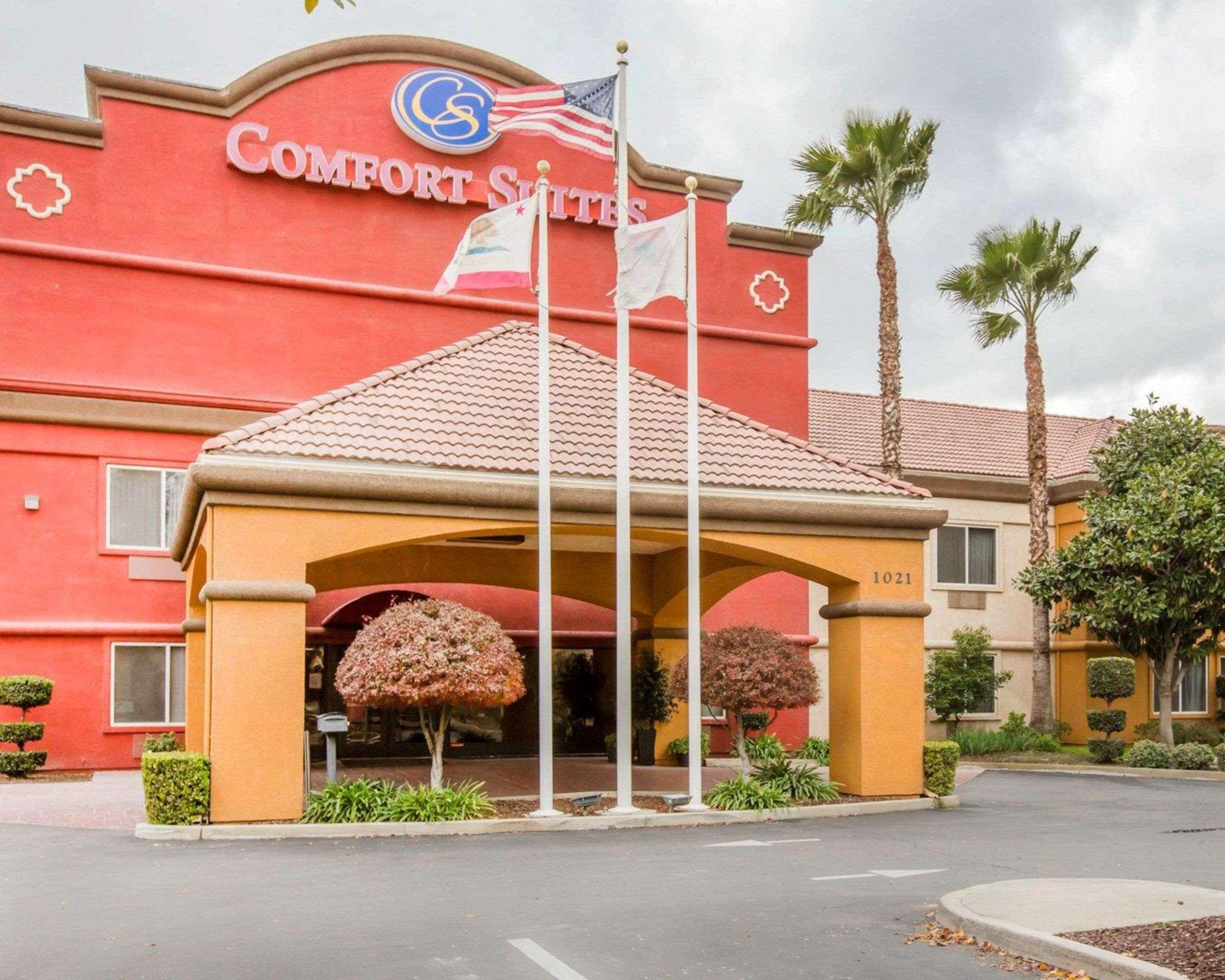 Comfort Suites Tulare Exterior photo